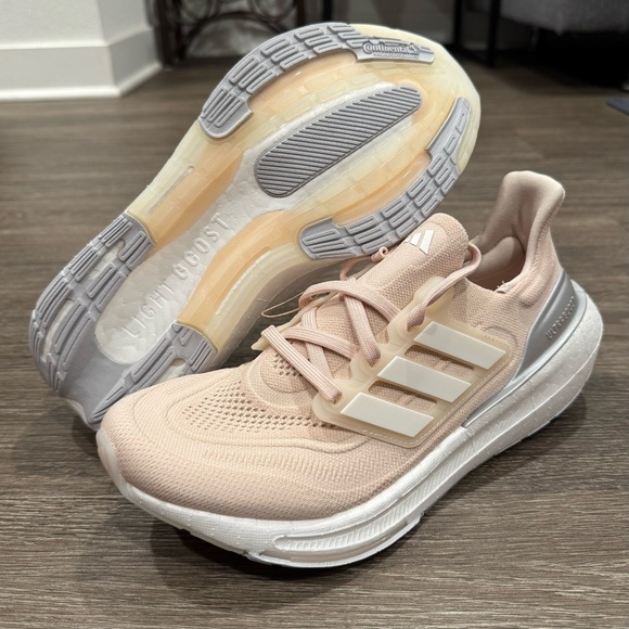 Adidas Women ULTRABOOST LIGHT W HQ8600 sz 8.5, 9 - Picture 3 of 6